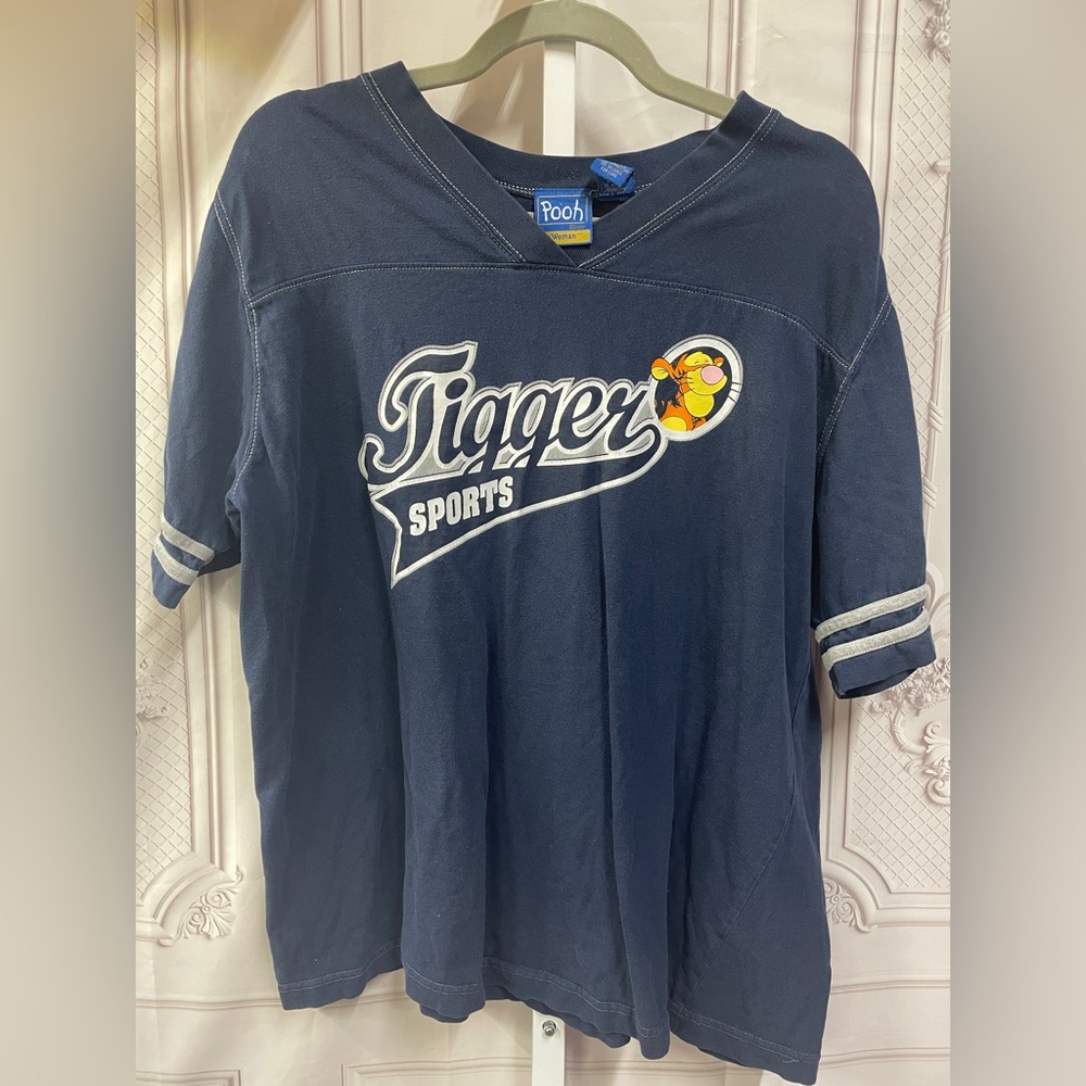 Pooh Tigger Vintage Sports V-Neck 1x T-Shirt